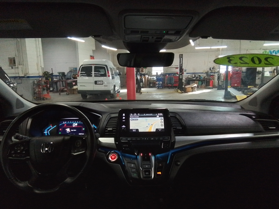 Grey Honda Odyssey image number 8