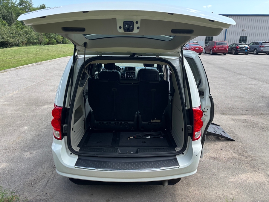 Used 2017 Dodge Grand Caravan SXT - BraunAbility Side Entry Fold Out Automatic Ramp