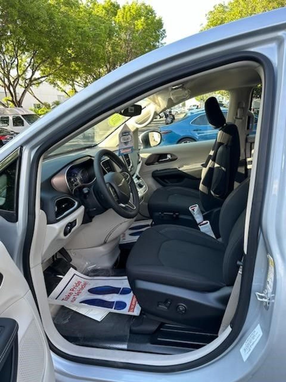 2023 CHRYSLER VOYAGER - Image 16