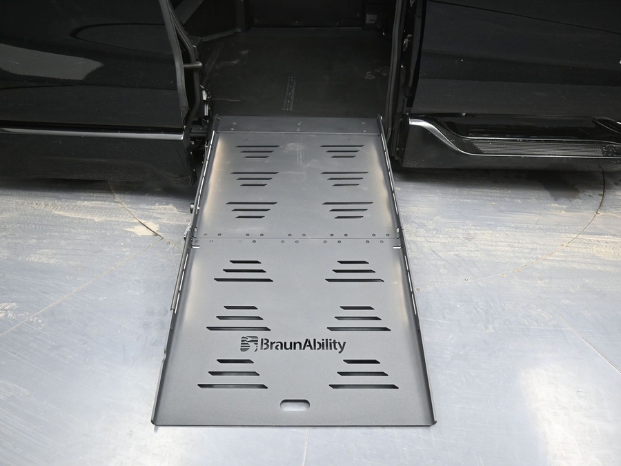 Imagen de la Toyota Sienna negra número 10