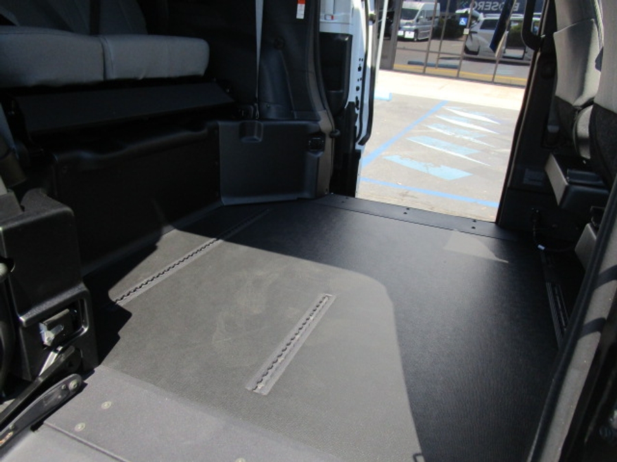 New 2025 Toyota Sienna Hybrid XLE Base - BraunAbility Side Entry Entry Fold Out Automatic Ramp
