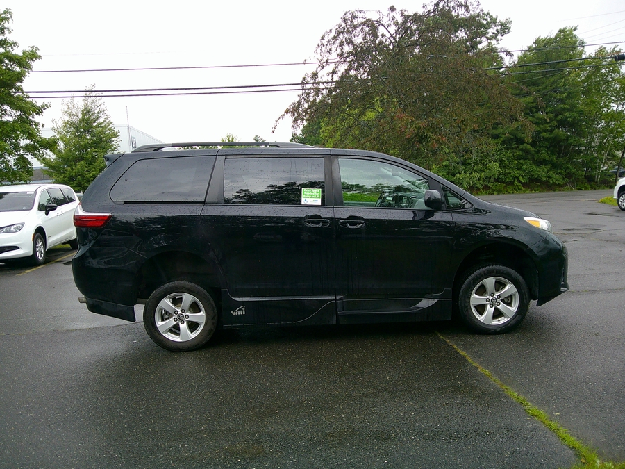 Black Toyota Sienna image number 8