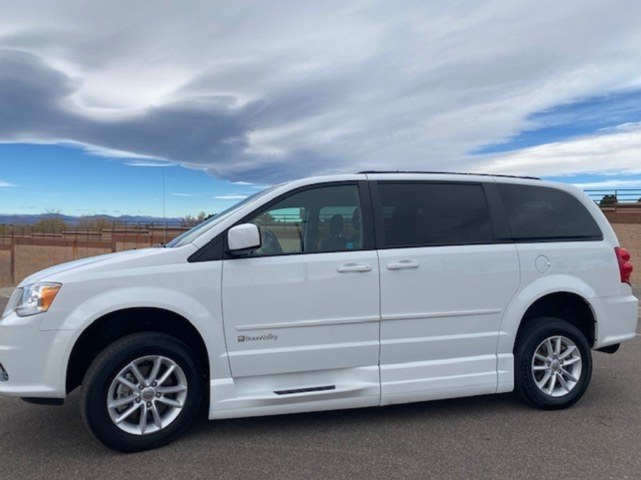 Used 2015 Dodge Grand Caravan SXT - BraunAbility Side Entry Entry Fold Out Automatic Ramp