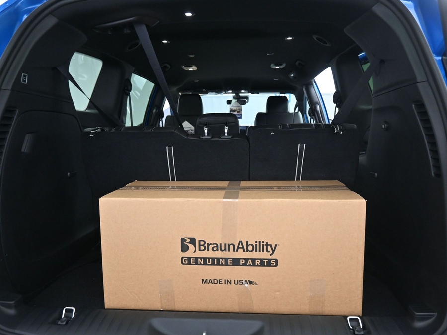 New 2026 Chrysler Pacifica Select Sport - BraunAbility Side Entry Entry In Floor Automatic Ramp