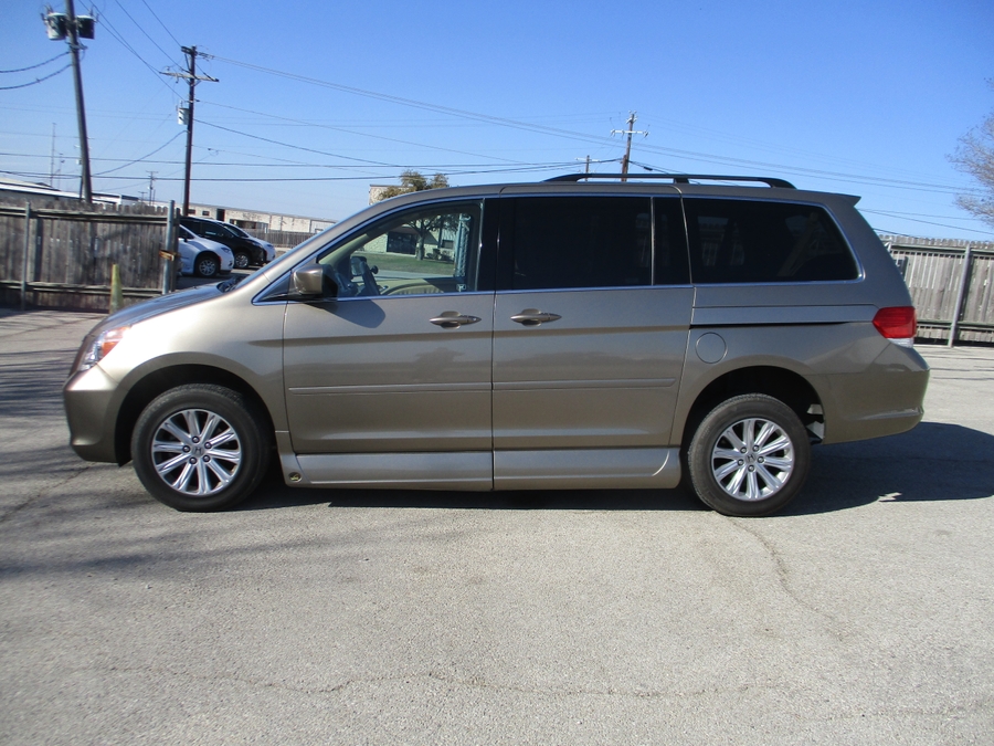 Gold Honda Odyssey image number 3