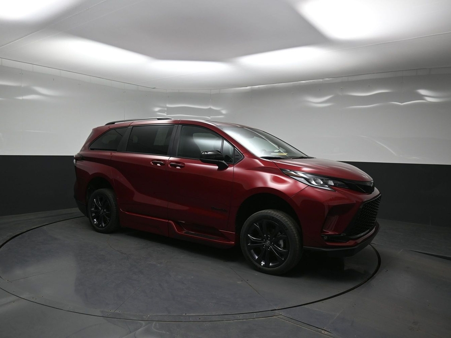 New 2026 Toyota Sienna Hybrid XSE Sport - BraunAbility Side Entry Entry Fold Out Automatic Ramp