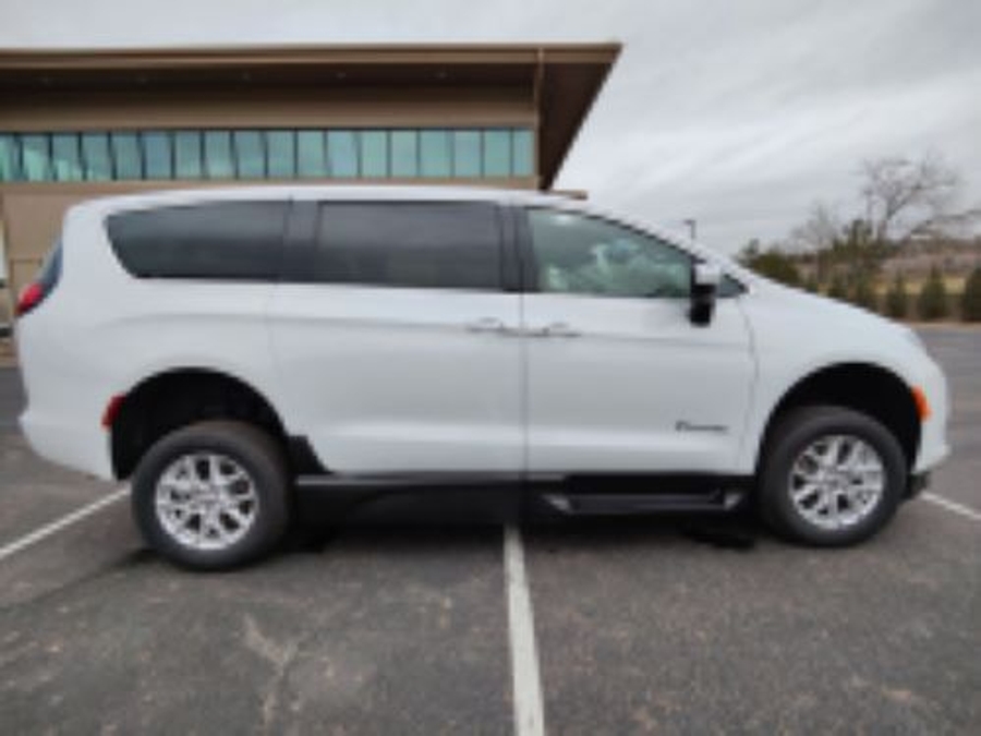 New 2025 Chrysler Voyager LX w QRT Max - BraunAbility Commercial Side Entry Entry Fold Out Manual Ramp