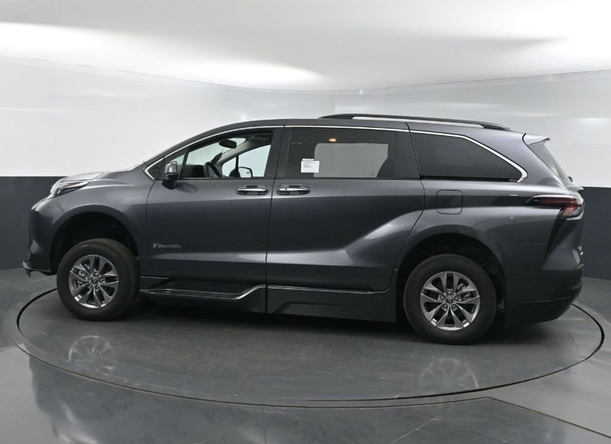 2025 TOYOTA SIENNA - Image 4