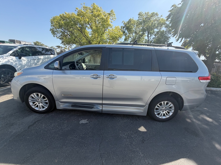 2013 Toyota Sienna XLE