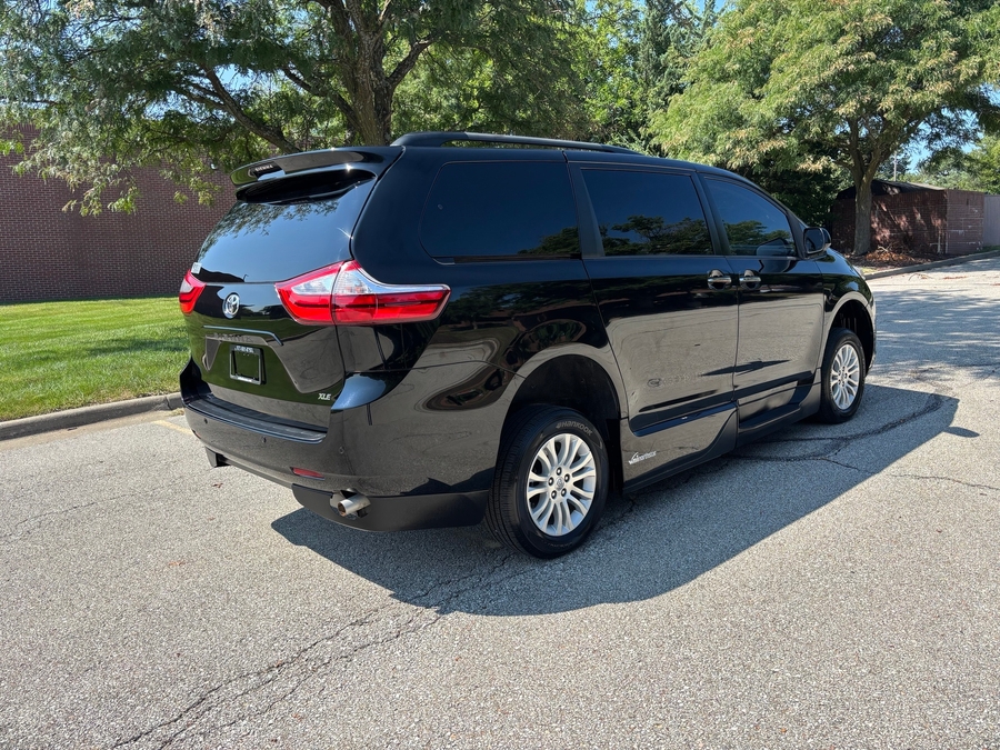 Used 2017 Toyota Sienna XLE - VMI Side Entry In Floor Automatic Ramp