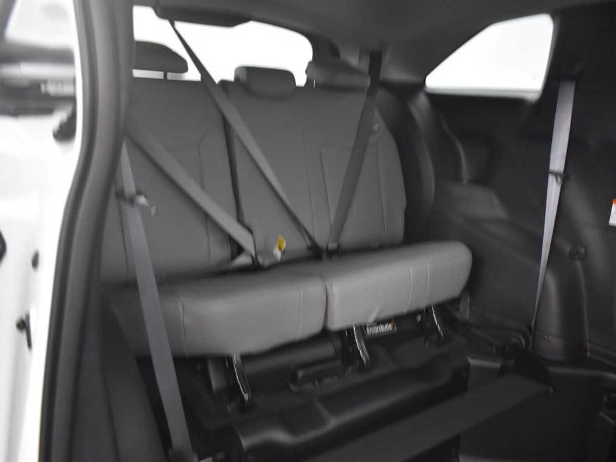 White Toyota Sienna image number 9