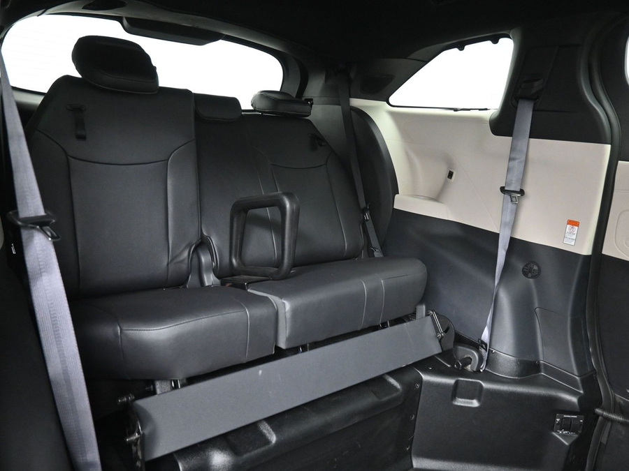 New 2025 Toyota Sienna Hybrid Platinum - BraunAbility Side Entry Entry In Floor Automatic Ramp