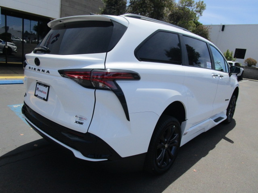 New 2026 Toyota Sienna Hybrid XSE Sport - BraunAbility Side Entry Entry In Floor Automatic Ramp