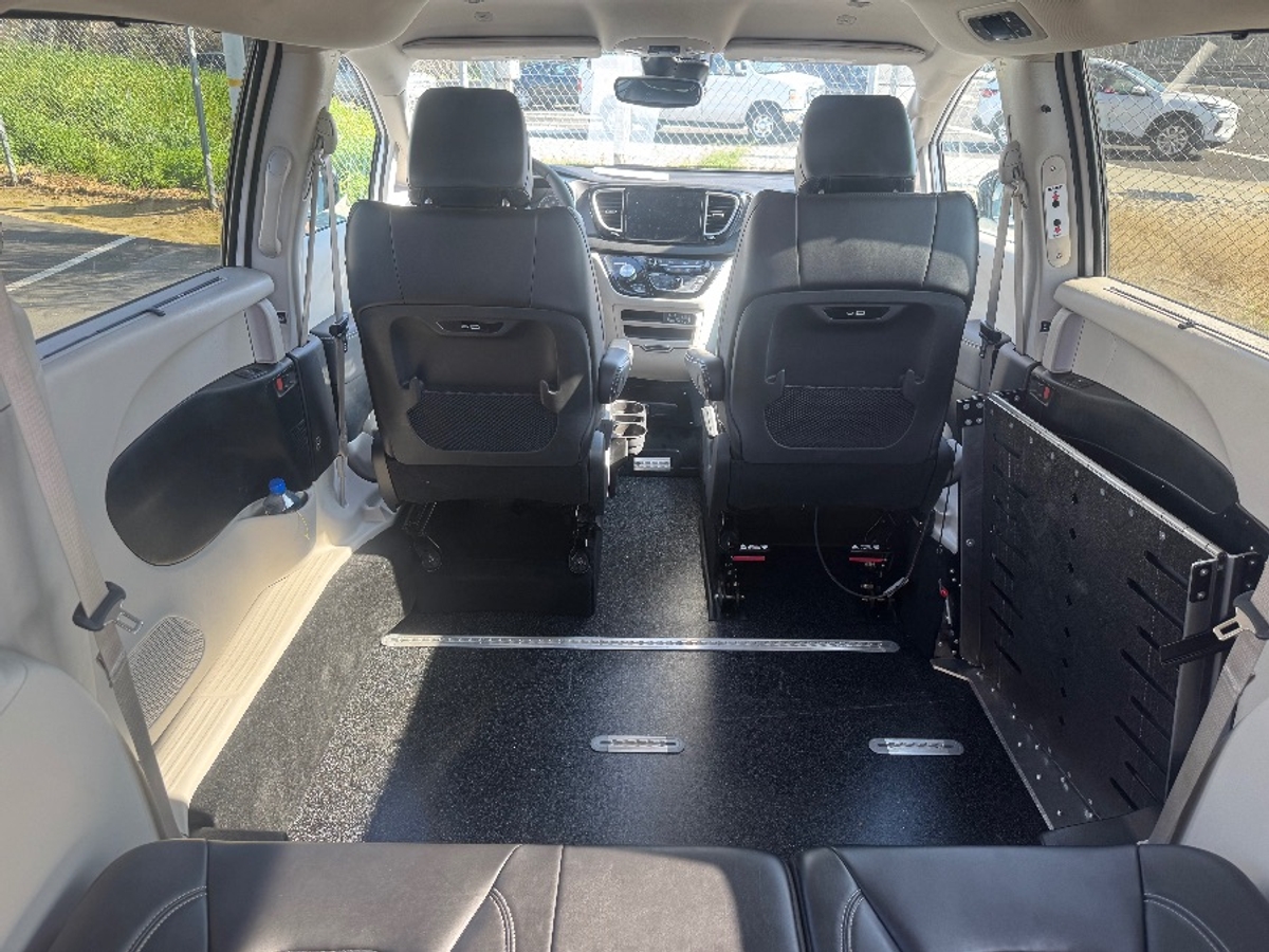 2024 CHRYSLER PACIFICA - Image 12