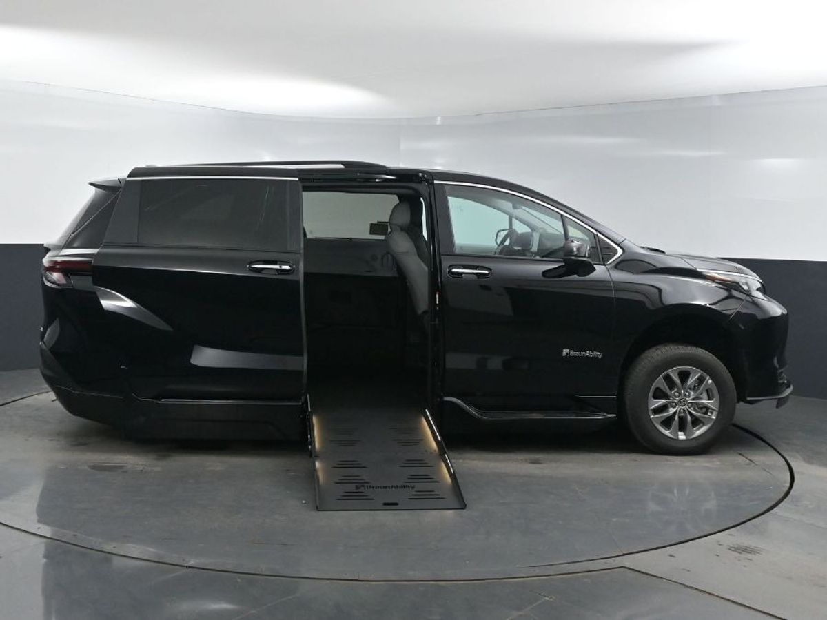 2025 TOYOTA SIENNA - Image 8