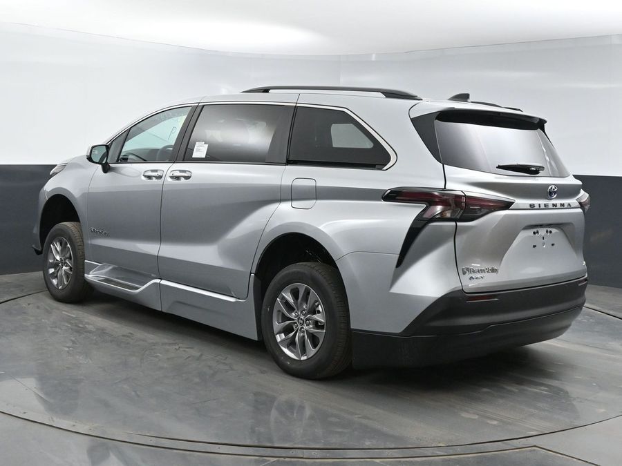 New 2025 Toyota Sienna Hybrid XLE PLUS - BraunAbility Side Entry Entry Fold Out Automatic Ramp