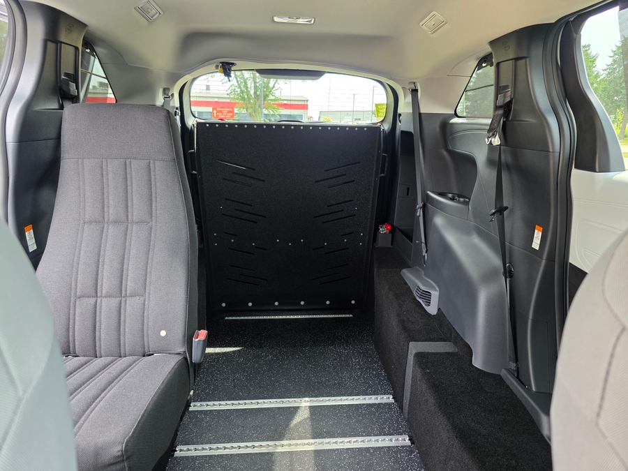 White Toyota Sienna image number 15
