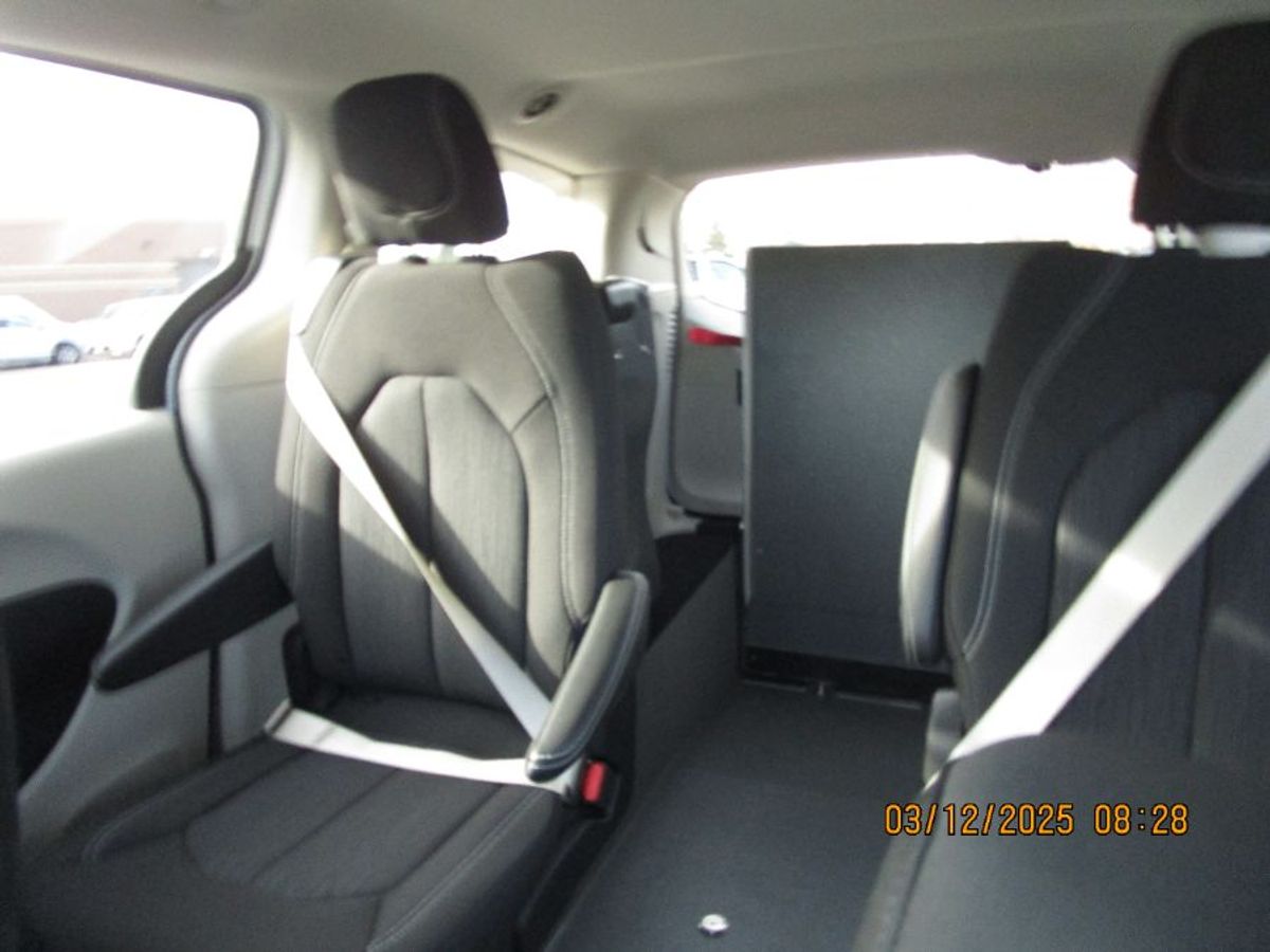 2024 CHRYSLER VOYAGER - Image 7