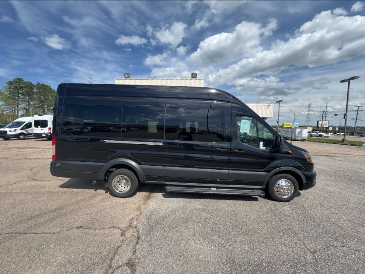 Black Ford Transit image number 5