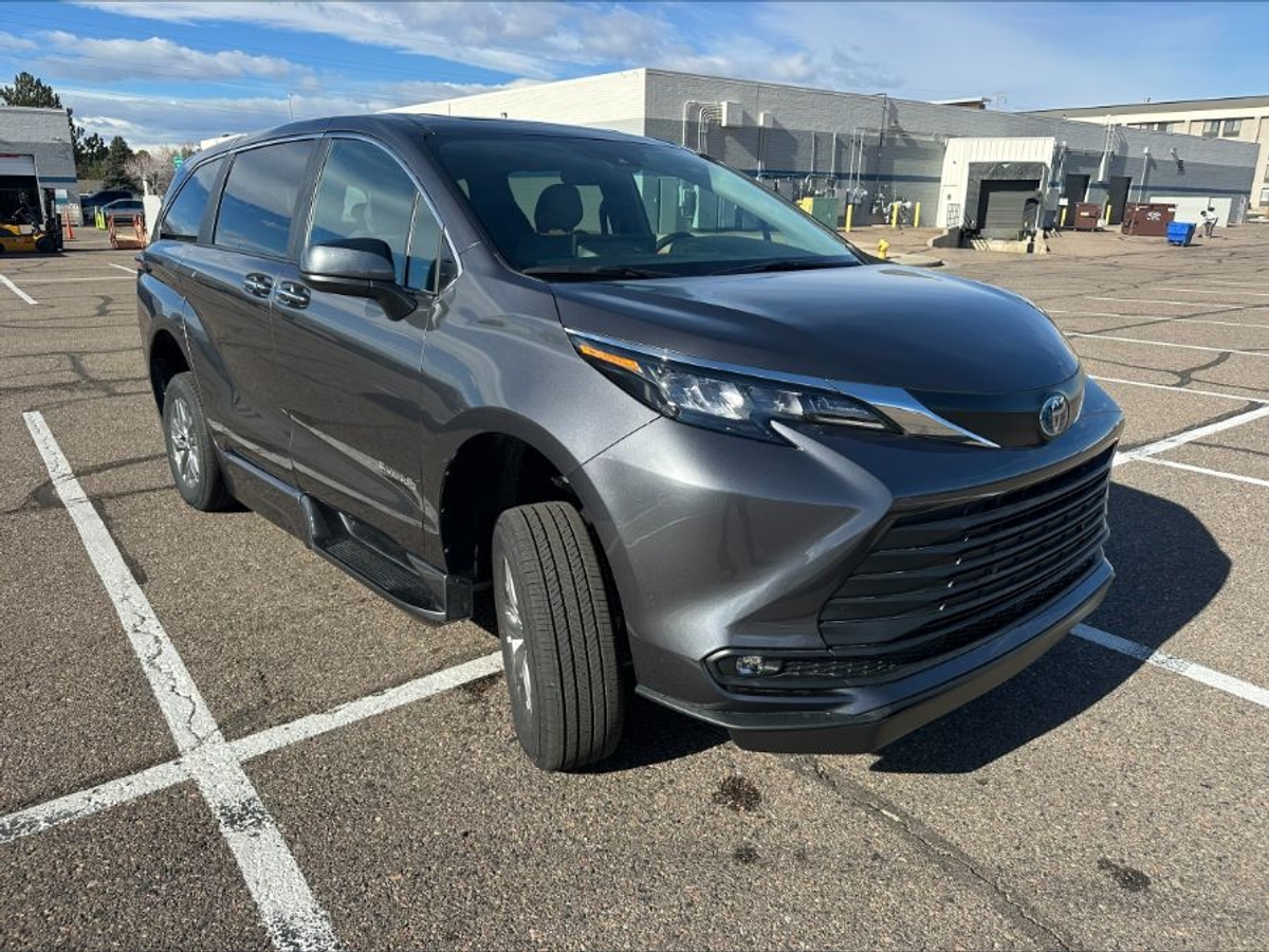 2025 TOYOTA SIENNA - Image 25