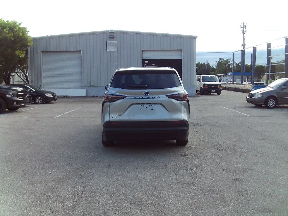 2025 TOYOTA SIENNA - Image 6