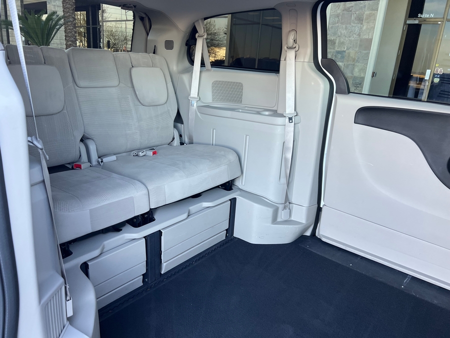 Used 2014 Dodge Grand Caravan SXT - BraunAbility Side Entry Entry Fold Out Automatic Ramp