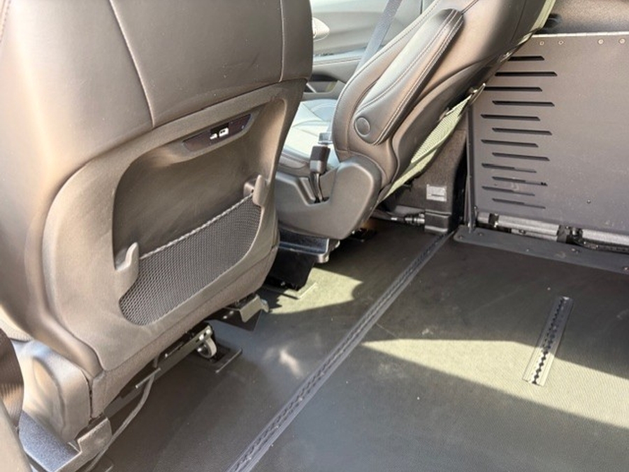 Black Chrysler Pacifica image number 12