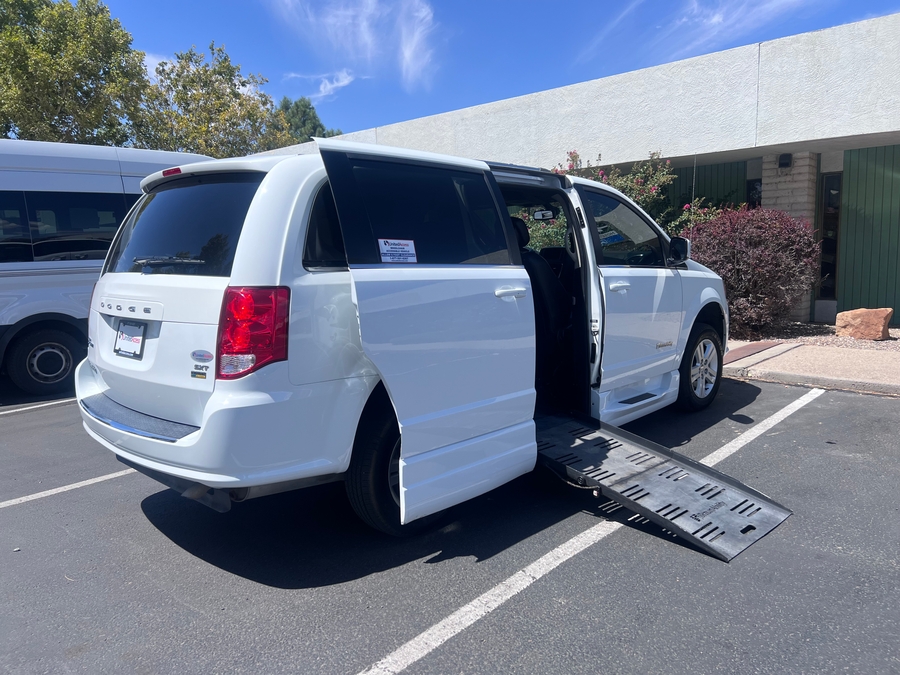 Used 2019 Dodge Grand Caravan SXT - BraunAbility Side Entry Fold Out Automatic Ramp