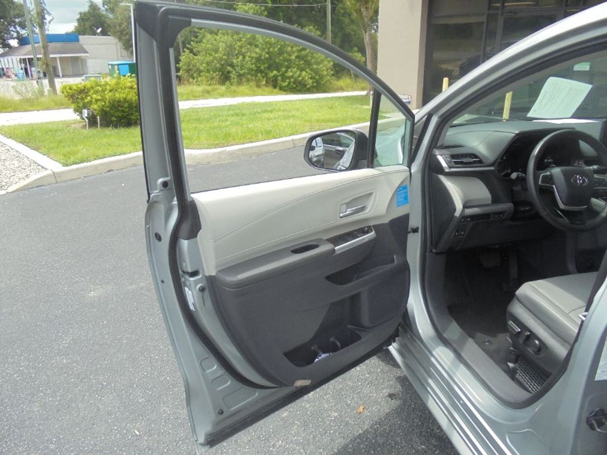 2024 TOYOTA SIENNA - Image 1