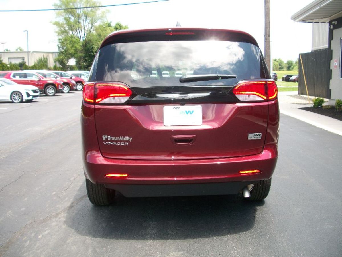 2023 CHRYSLER VOYAGER - Image 13