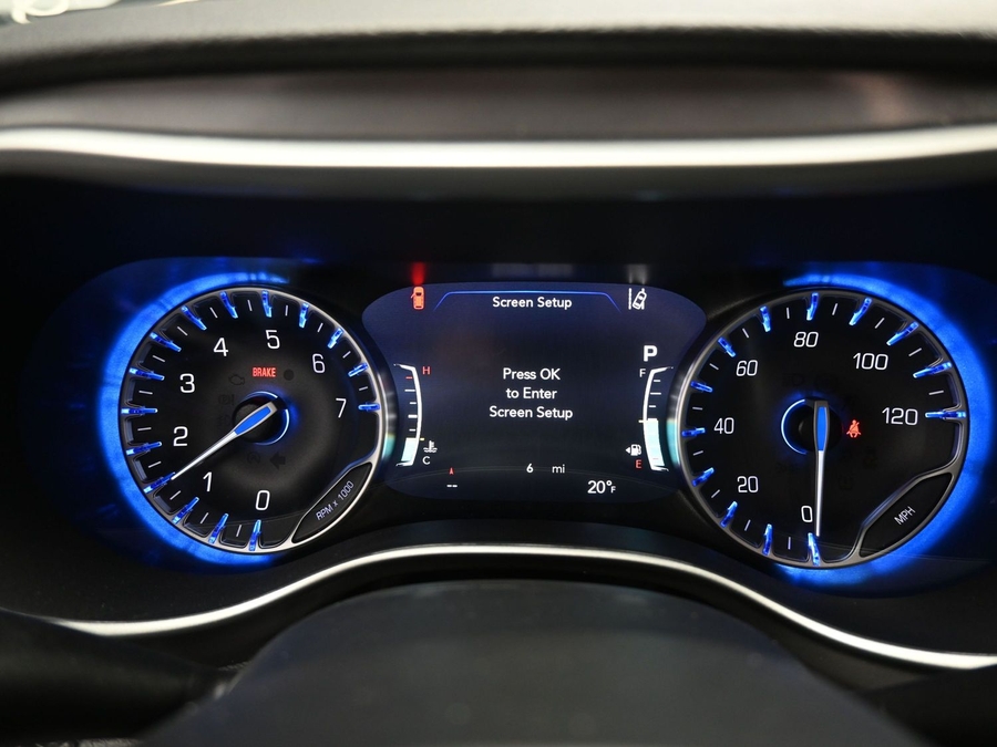 Black Chrysler Pacifica image number 15