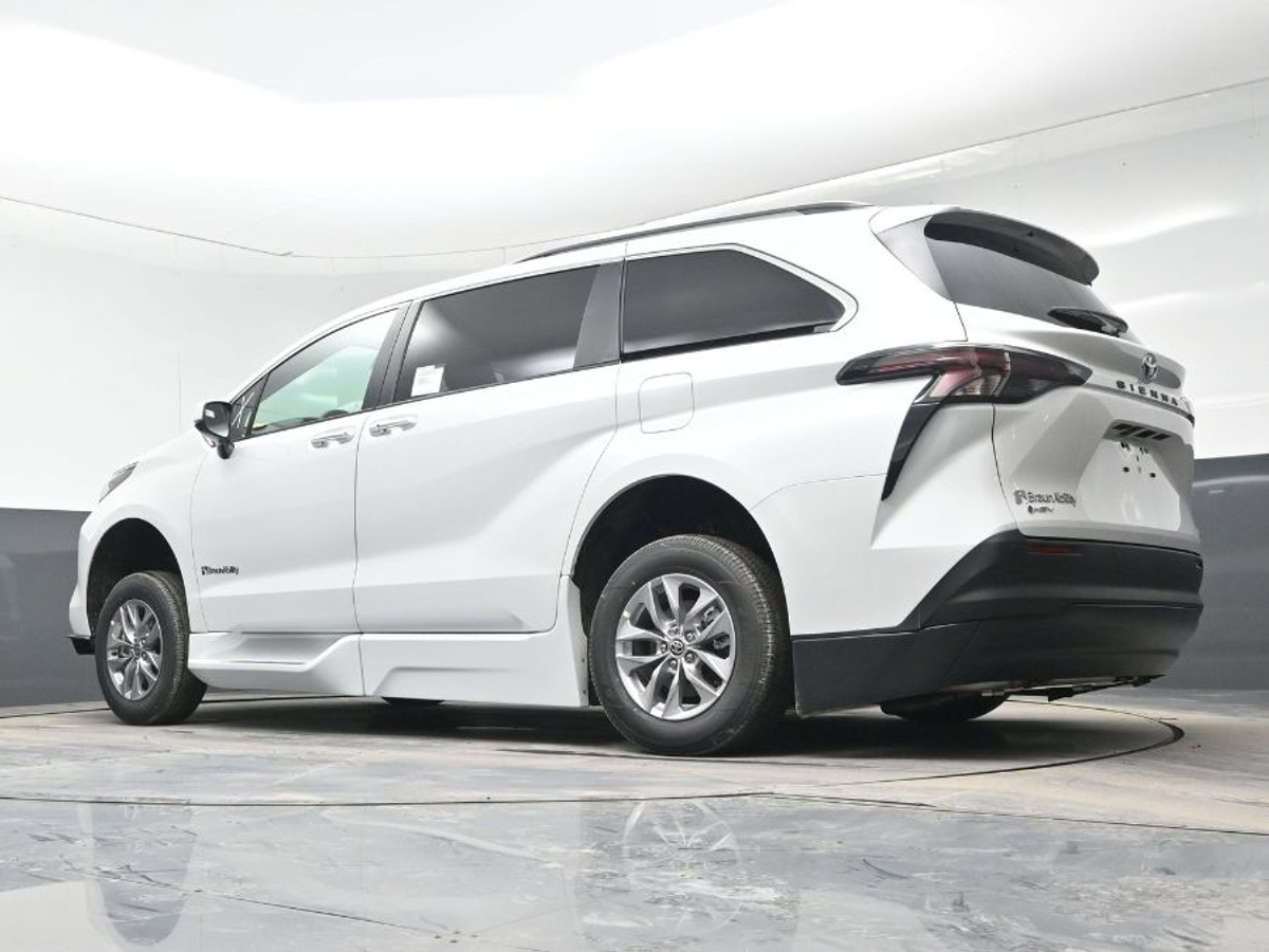 2025 TOYOTA SIENNA - Image 21