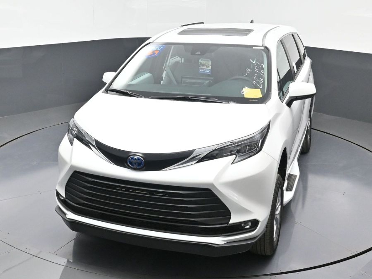 2025 TOYOTA SIENNA - Image 23