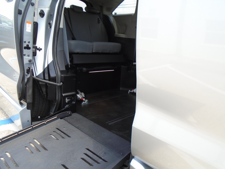 2016 Chrysler Town & Country Touring-L - Photo 19