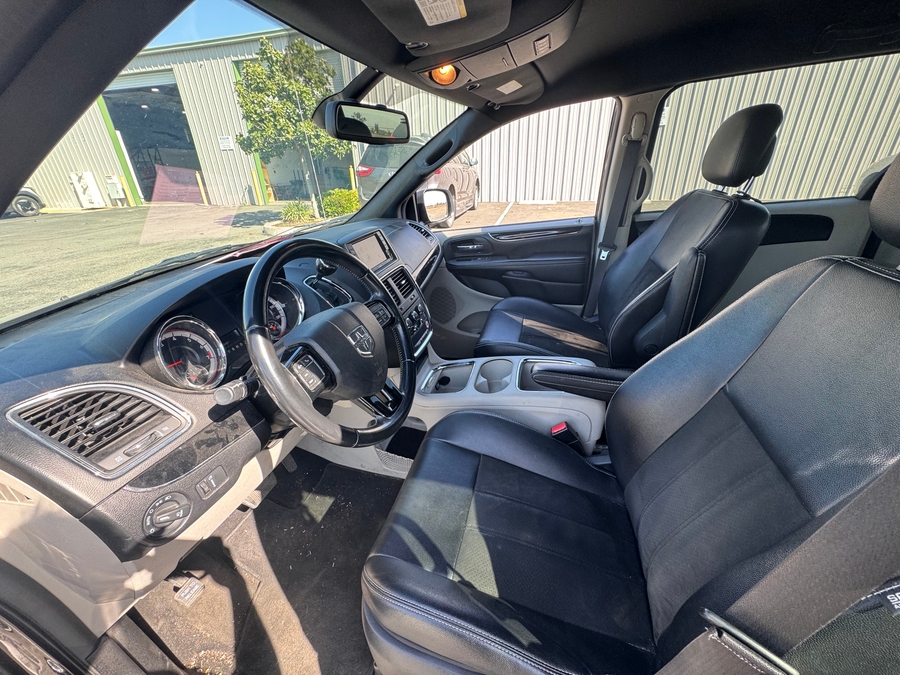 Black Dodge Grand Caravan image number 3