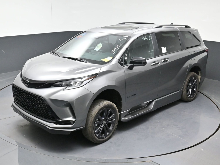 New 2026 Toyota Sienna Hybrid XSE Sport - BraunAbility Side Entry Fold Out Automatic Ramp