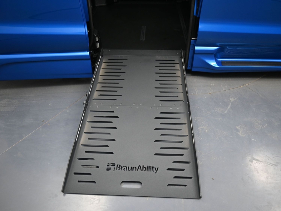 Blue Chrysler Pacifica image number 6