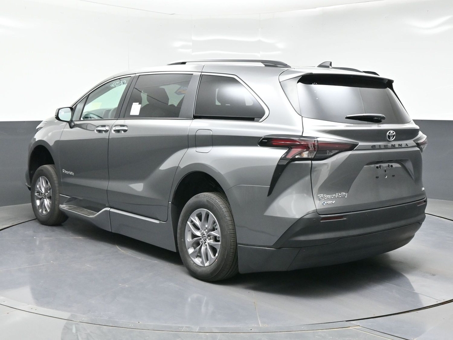 New 2026 Toyota Sienna Hybrid XLE Add - BraunAbility Side Entry In Floor Automatic Ramp