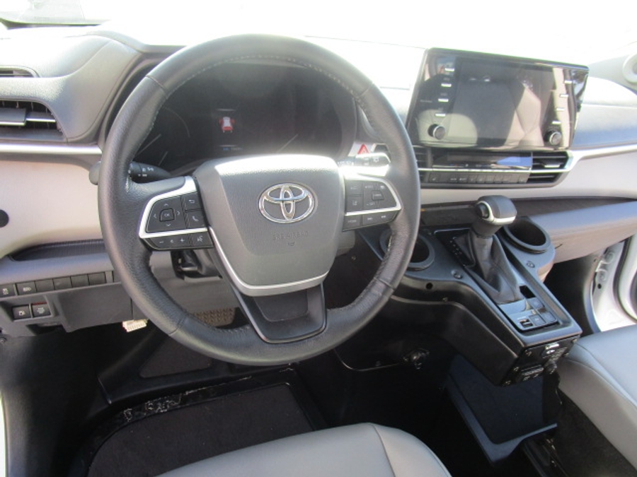 Used 2022 Toyota Sienna Hybrid XLE Base - BraunAbility Side Entry Entry Fold Out Automatic Ramp