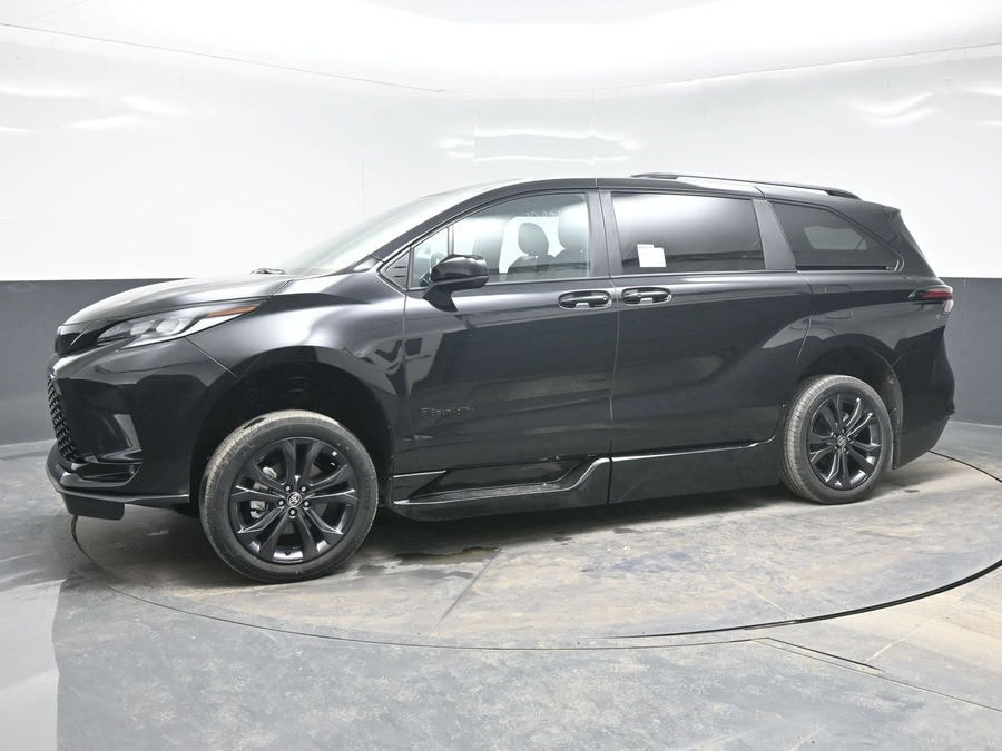 New 2025 Toyota Sienna Hybrid XSE Sport - BraunAbility Side Entry Entry In Floor Automatic Ramp
