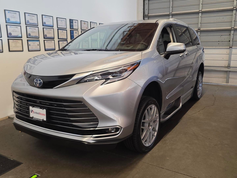 Used 2022 Toyota Sienna Hybrid Platinum - BraunAbility Side Entry Fold Out Automatic Ramp