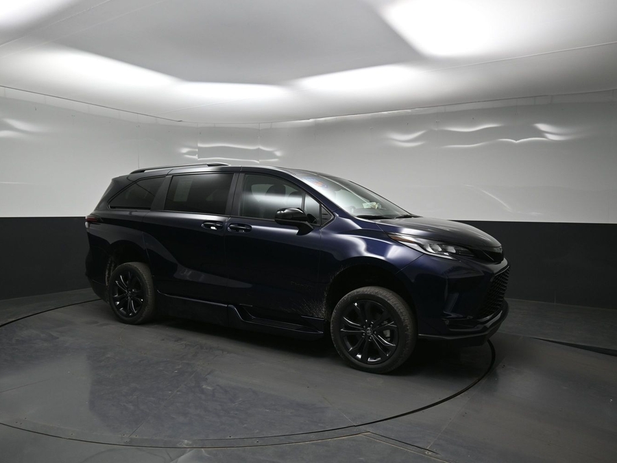 New 2026 Toyota Sienna Hybrid XSE Sport - BraunAbility Side Entry Entry Fold Out Automatic Ramp