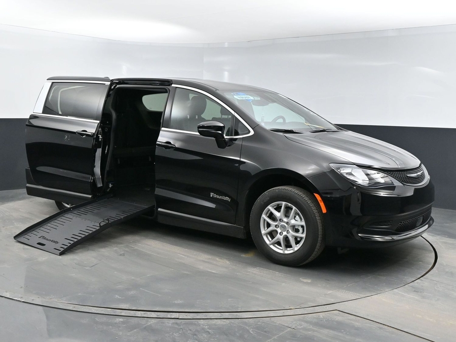New 2026 Chrysler Voyager LX - BraunAbility Side Entry Entry Fold Out Manual Ramp