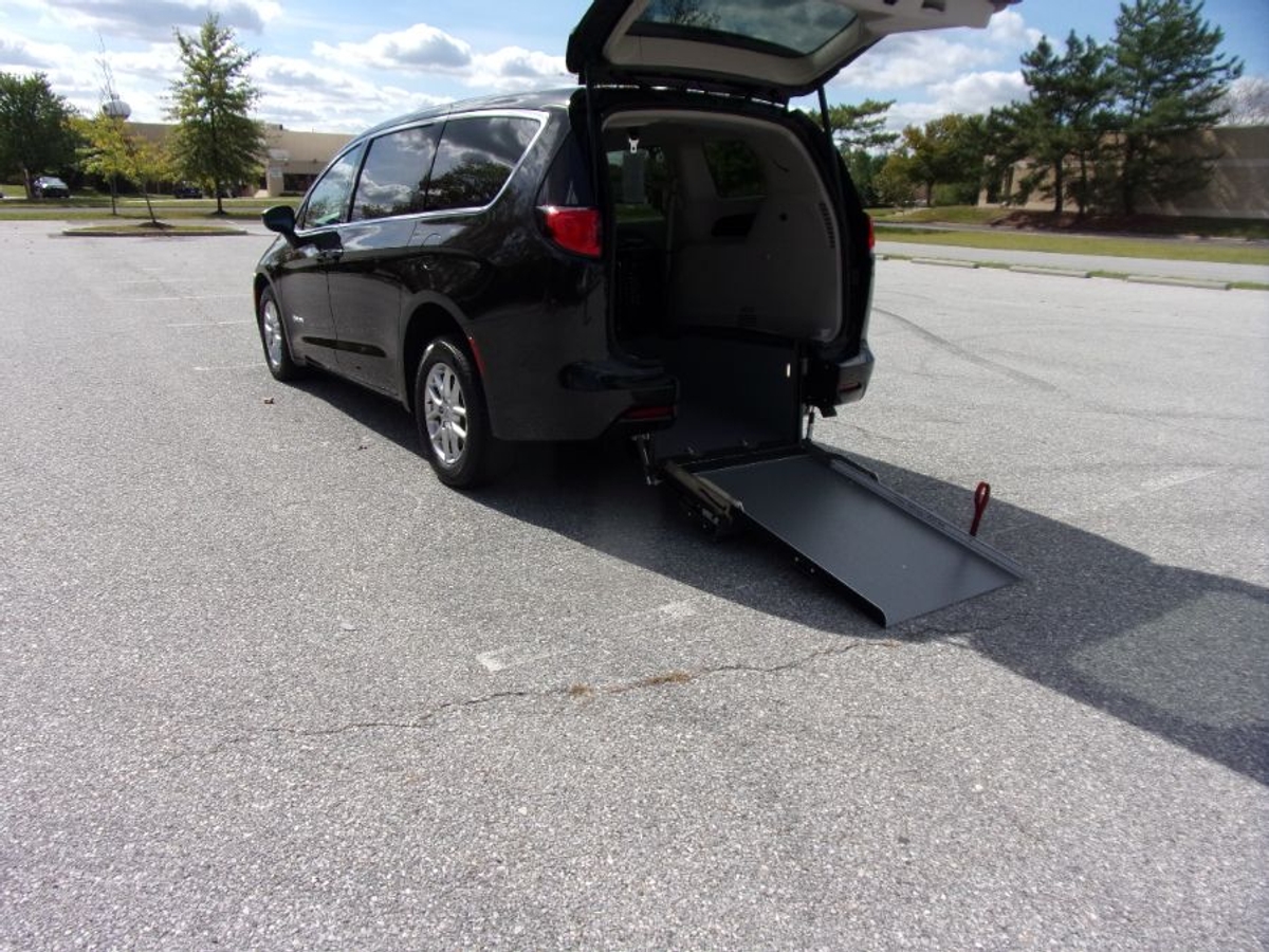 2024 CHRYSLER VOYAGER - Image 2