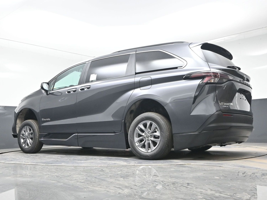 New 2025 Toyota Sienna Hybrid XLE Plus - BraunAbility Side Entry Entry Fold Out Automatic Ramp