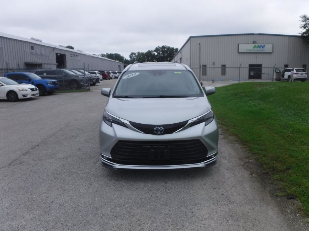 2024 TOYOTA SIENNA - Image 3