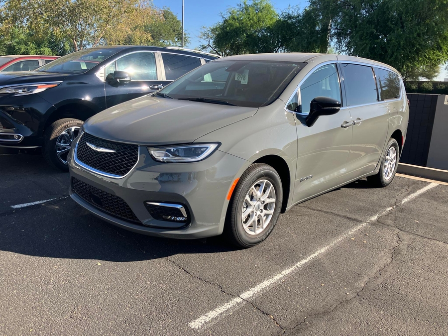 Used 2024 Chrysler Pacifica Touring L - DRIVERGE Side Entry Entry Fold Out Automatic Ramp