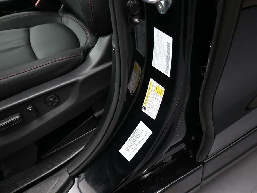 Black Honda Odyssey image number 19