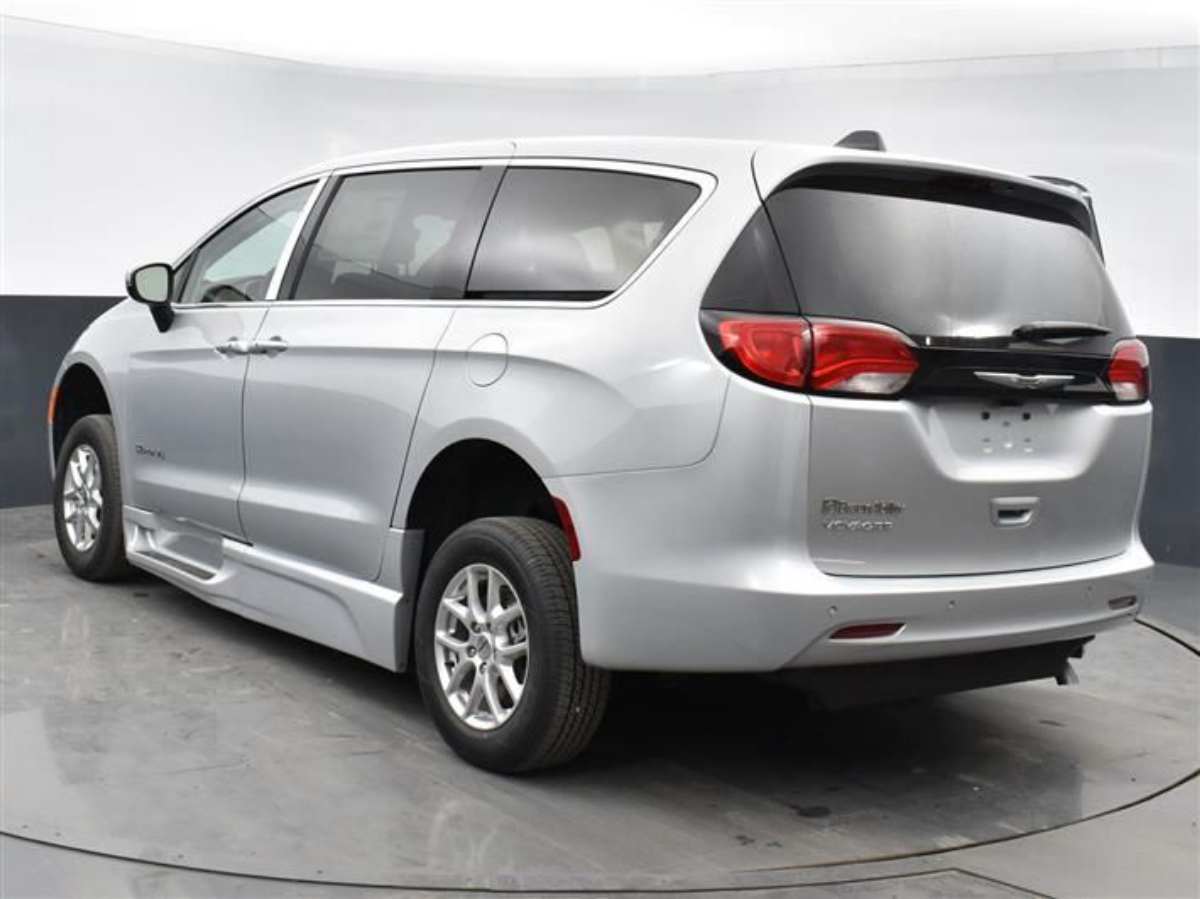 2023 CHRYSLER VOYAGER - Image 5