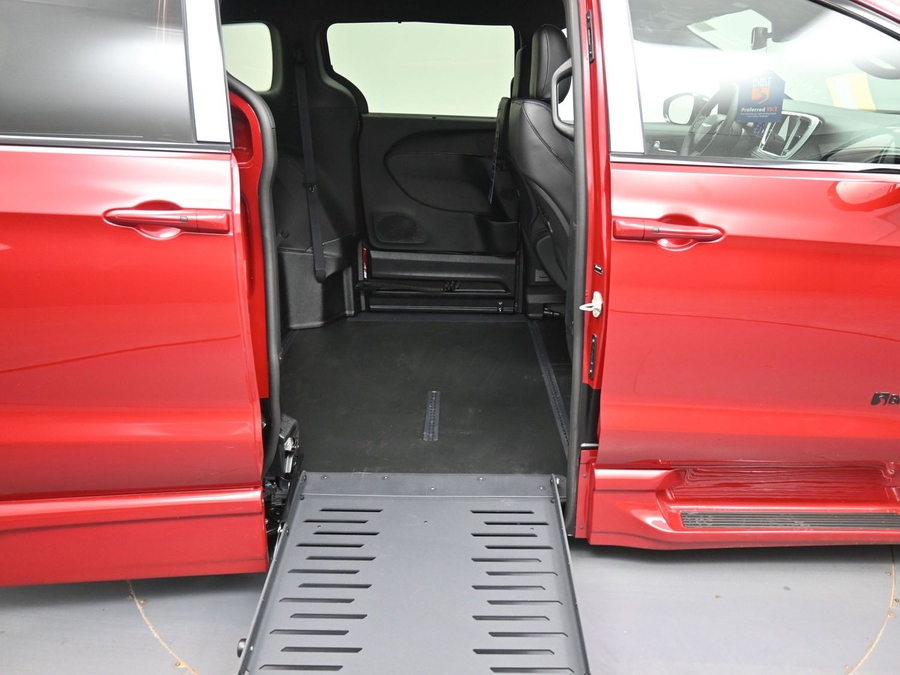 Red Chrysler Pacifica image number 11